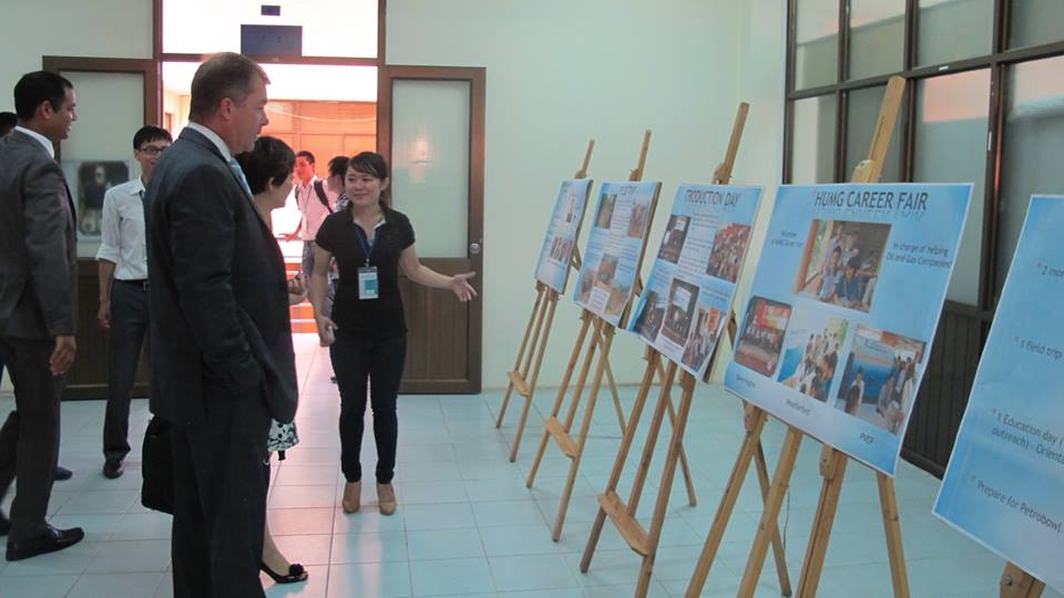 HUMG SPE và Dr Spath nhìn lại các poster hoạt động 1 năm vừa qua